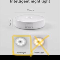 ほぼ未使用品　充電式人感センサ付LED 充電式なので持ち運びも便...