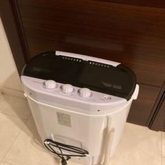 【美品】 simplus シンプラス 二層式洗濯機 脱水付き 小型洗濯機 二槽式　SP-NWM01 ブラックの画像