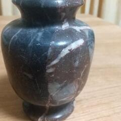 大理石製マーブル模様の花瓶の画像