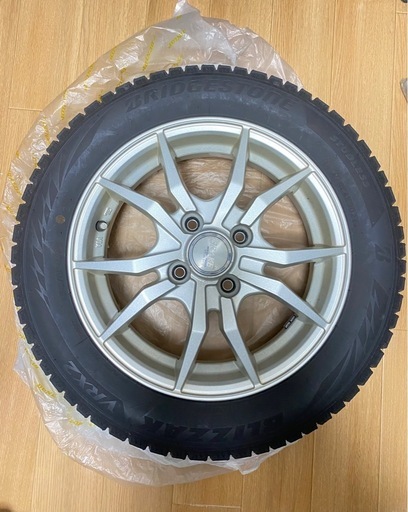 ブリヂストン　スタッドレスタイヤ　4本