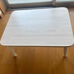 折りたたみテーブルの画像