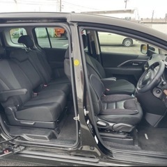 2014年の7人乗り日産　ラフェスタの画像