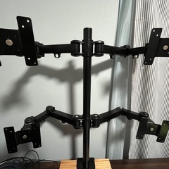 LGモニター４枚とモニターアーム4画面用の画像