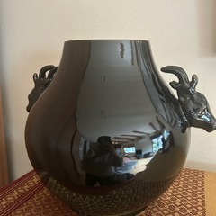 牛首のベース　花瓶　ホテル装飾品の画像