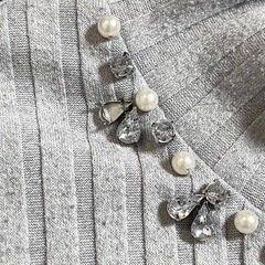 INGNI グレー ビジュー トップスの画像