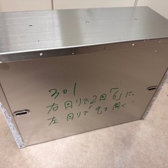 アルミのポストの画像