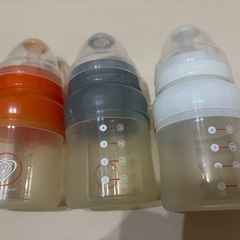 哺乳瓶3本　シリコン製　軽い！