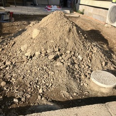 0円　残土2トンダンプ小盛り一台分くらい 