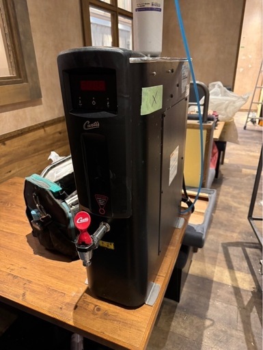 ホットウォーターディスペンサー