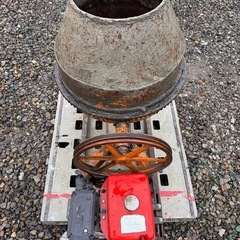岩手県北上市　生コンミキサー モルタル攪拌機 コンクリートミキサー 中古現状　エンジン式 左官道具ミキサー 混錬機 かくはん機 動作良好　引き取り の画像