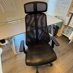（受渡予定者決定)ゲーミングチェア【IKEA】の画像