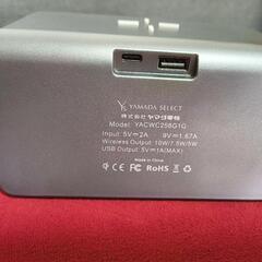 ワイヤレス充電器(Qi)付きデジタル時計の画像