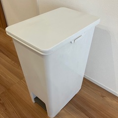 ゴミ箱の画像