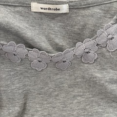 wordrobe グレー 長袖Tシャツ 花柄刺繍の画像