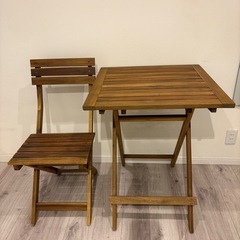 ウッドテーブル&チェア(折りたたみテーブルと椅子)の画像