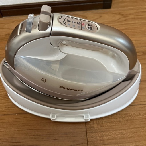 パナソニック コードレススチームアイロン　
Wヘッドアイロン NI-WL707-C