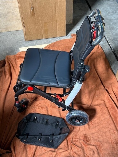 70a Miugoo【未使用品・開封品】車椅子 軽量車いす 介助用車いす 折りたたみ 収納可能 車椅子 アルミニウム製 シートベルト 