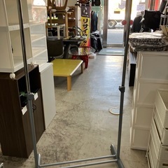 W2504-126 キャスター付きハンガーラック キズ汚れ有りの画像