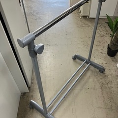 W2504-126 キャスター付きハンガーラック キズ汚れ有り