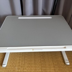 折りたたみテーブルの画像