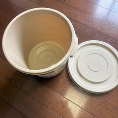 味噌や梅干し、漬物づくりに⭐︎蓋付きポリ容器　直径24cmの画像