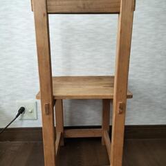 木製椅子の画像