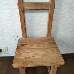 木製椅子の画像