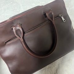 茶色のバッグの画像