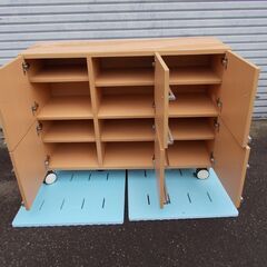 お譲りします！ 丈夫で動く！！ キャスター付きキャビネット（中古・Aランク）の画像