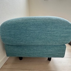 【お取引中】ニトリターコイズブルーオットマン5月末までの購入で特...