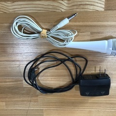 (商談中)電子ピアノ(CASIO)キーボードが光りナビゲーション付き❗️マイク・折りたたみ台も付いています！の画像