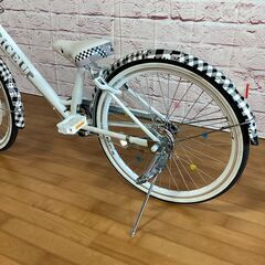 【小学生用/アウトレット品（キズの為お値引き商品）】サカモトテクノ 22型スパイスアップ 身長125cm程度から 白色<自転車のオオムラ 静岡店>の画像