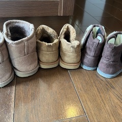 子供用ブーツ3点の画像