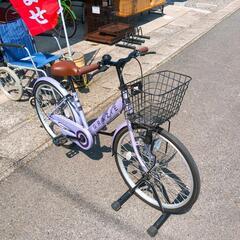 22インチ子供用自転車 GRAZIE STTLF02837 上品なラベンダーカラーのシティサイクル 【浜村鹿野温泉ICから3分 買取本舗、 宮本リサイクル 営業時間9～19時 定休日水曜のみ←連絡できませんm(_ _)m】の画像