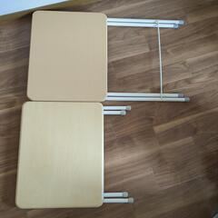折りたたみ式テーブルの画像