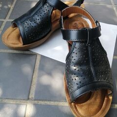 Risatel 黒のコンフォートサンダル