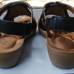 Risatel 黒のコンフォートサンダルの画像