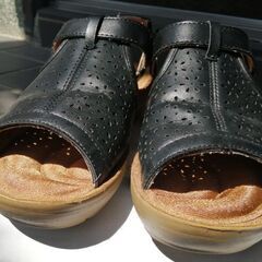 Risatel 黒のコンフォートサンダルの画像