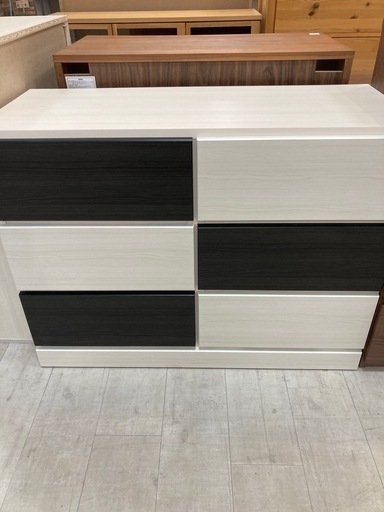 取りに来れる方限定！関家具の３段チェストです！