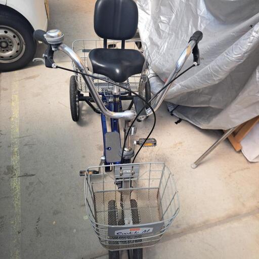 購入してくださる方、きまりました。絶対にパンクしない4輪自転車｢クークル｣ブルー