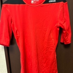 adidas アンダーシャツ