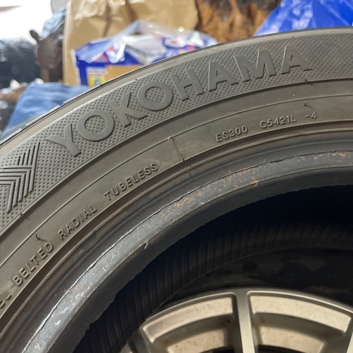 値段下げました！ヨコハマタイヤ?１７５／７０R１４、４本溝８部山状態は良いです。