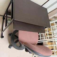 パソコンデスクと椅子セットの画像