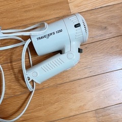 ドライヤーと洗濯板の画像