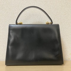ブラック×ゴールド金具　レディース　レザー　ハンドバッグの画像