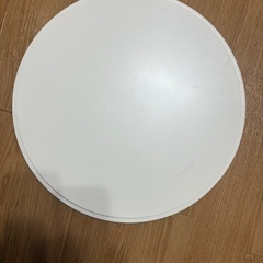 大理石調丸テーブルの画像