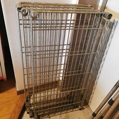 代理出品です。使用感たっぷりの4段スチールラック