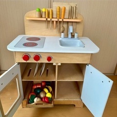 Hape 木製おもちゃキッチンの画像