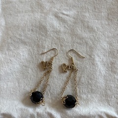 ピンキーアンドダイアン　ブラックピアス