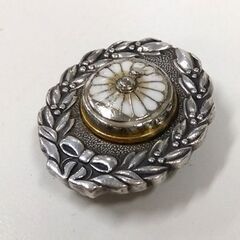 旧国鉄 日本国有鉄道功績章 純銀（シルバー） 箱付き 刻印 鉄道グッズ 功労賞 バッジ バッチ 微章 記章 国鉄 ミリタリー 札幌市 中央区 南12条の画像